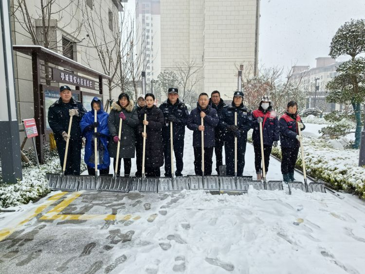 大雪紛飛冬已至，亭城物業(yè)保出行